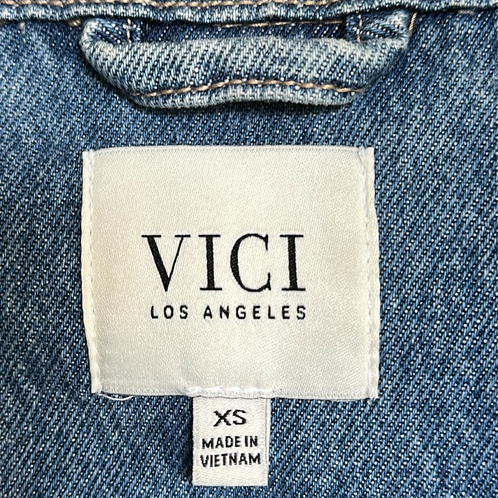 NEW Vici River Crop Denim Utility Jacket - Light Wash / XS - Picture 9 of 12